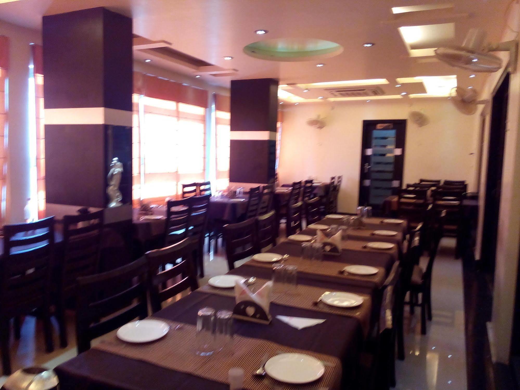 Divine Destination Hotel Varanasi Eksteriør billede