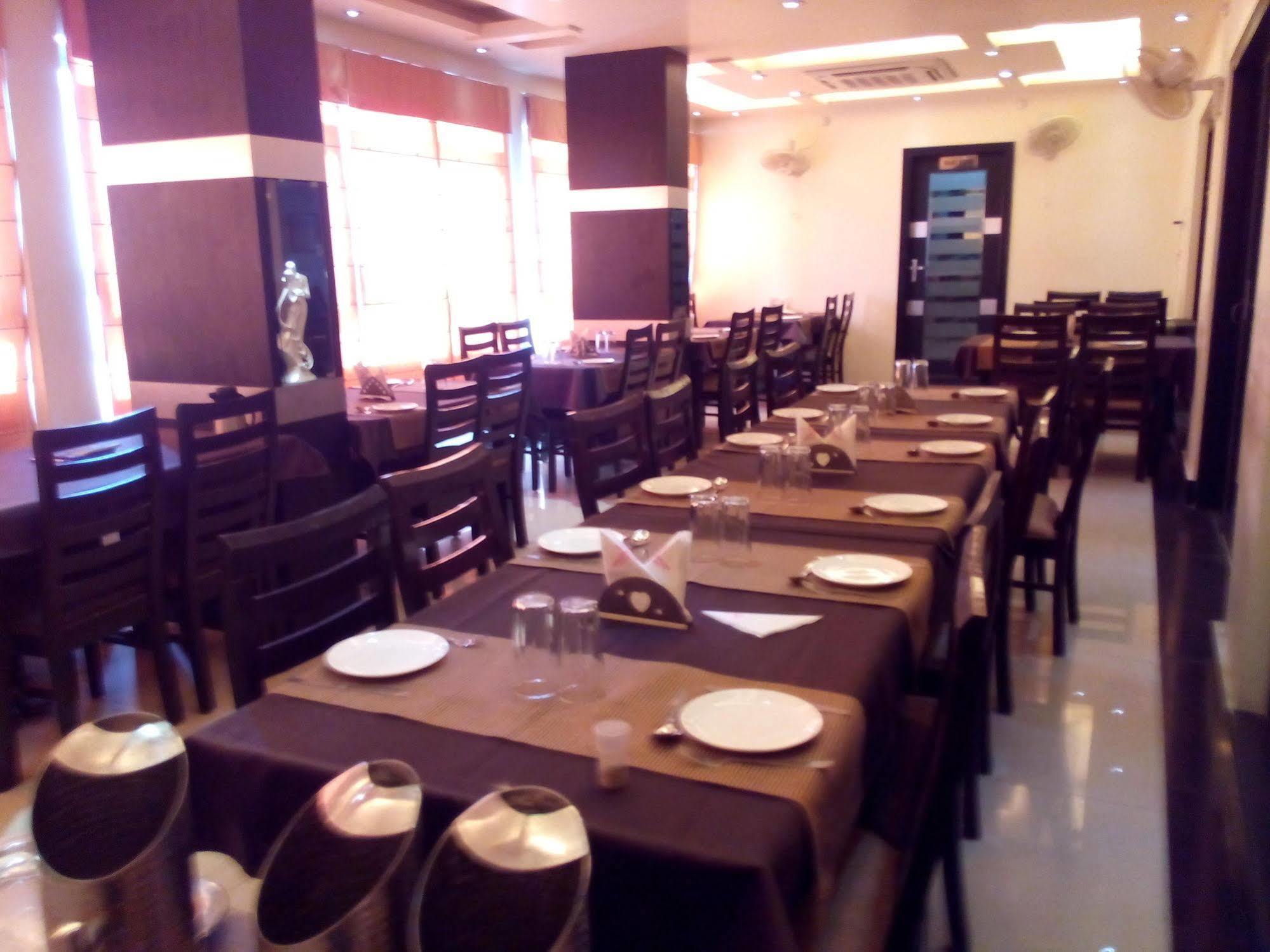Divine Destination Hotel Varanasi Eksteriør billede
