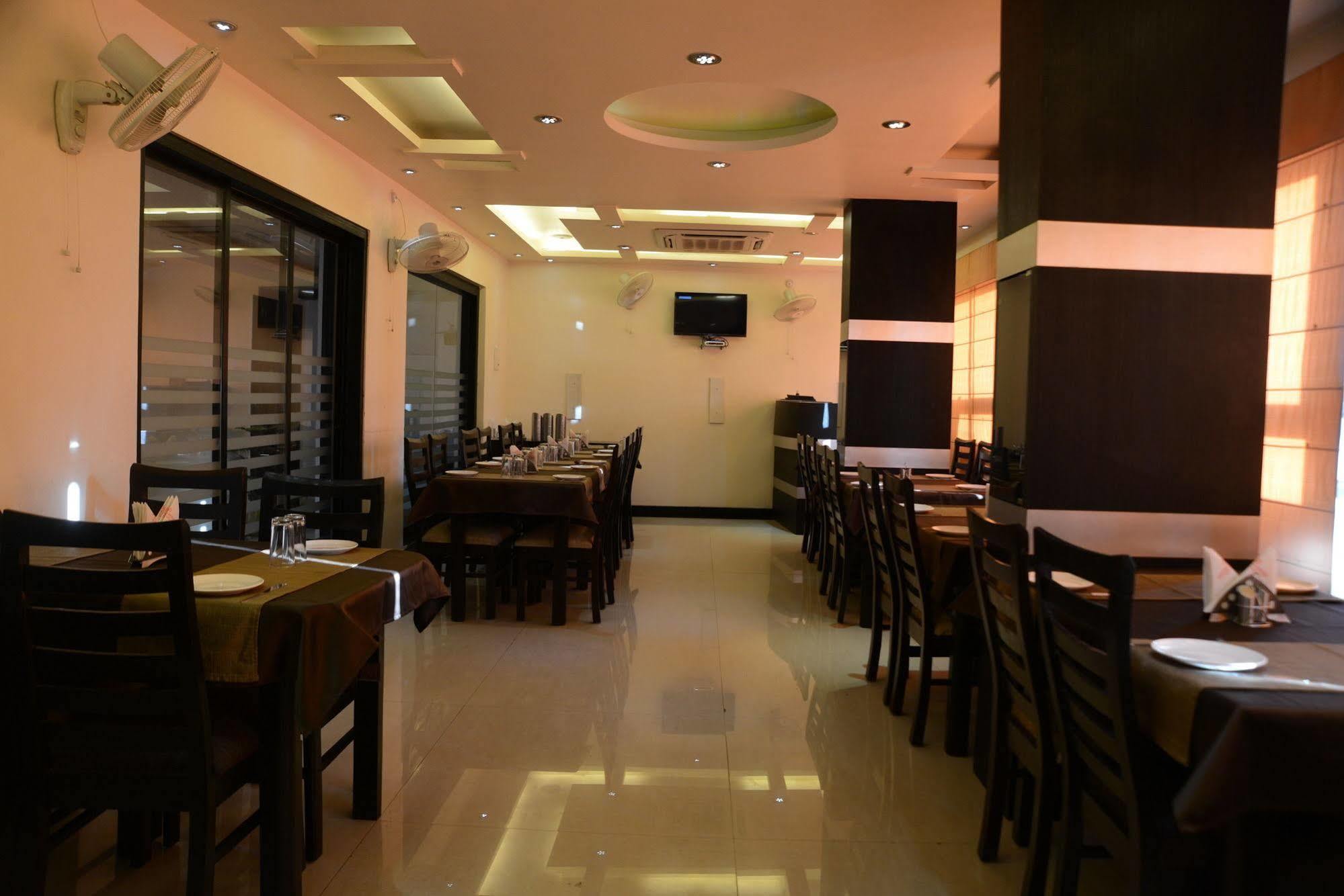 Divine Destination Hotel Varanasi Eksteriør billede
