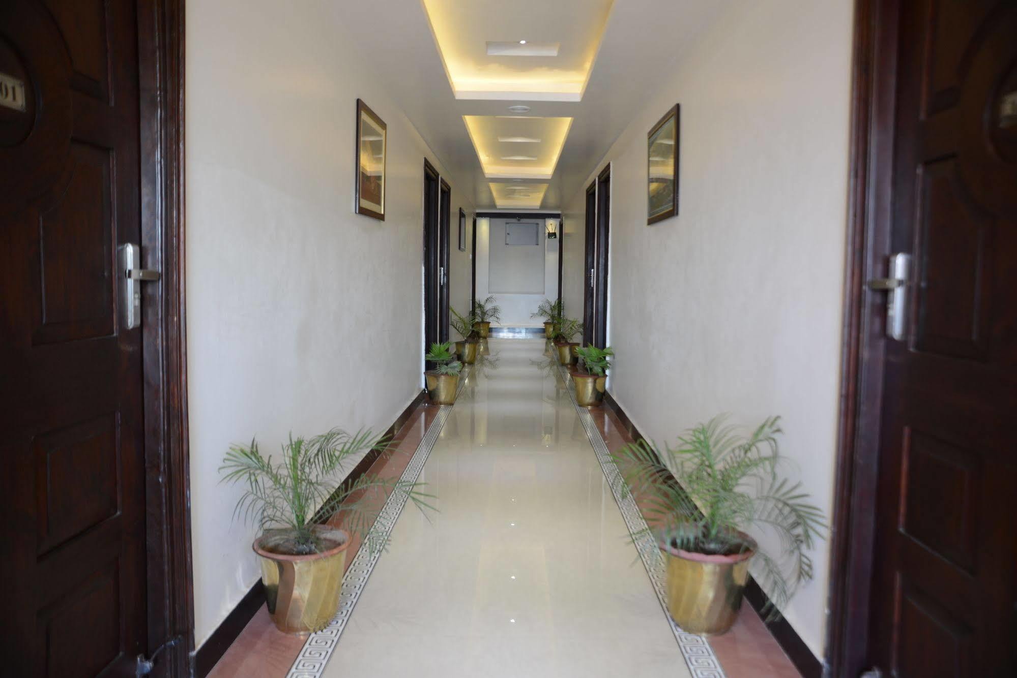 Divine Destination Hotel Varanasi Eksteriør billede